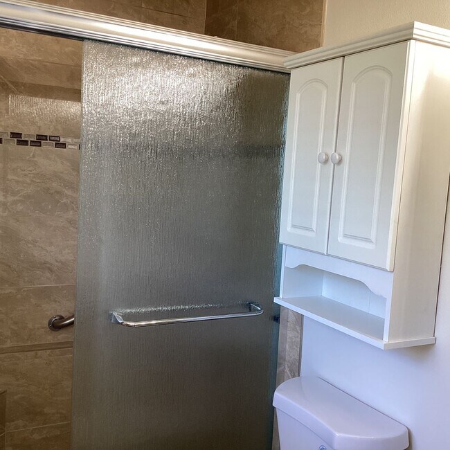 Building Photo - Beautifully Updated 4-Bedroom Home in Soug...
