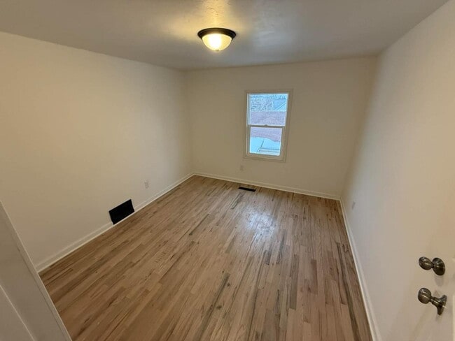 Building Photo - 810 4th St