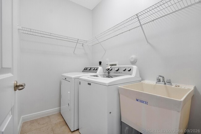 Building Photo - 3505 Lakeside Dr