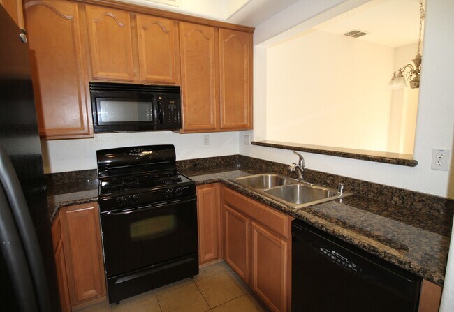 Building Photo - 3BR|2.5BA Condominum - Tenant Pays $175 monthly for WS&G
