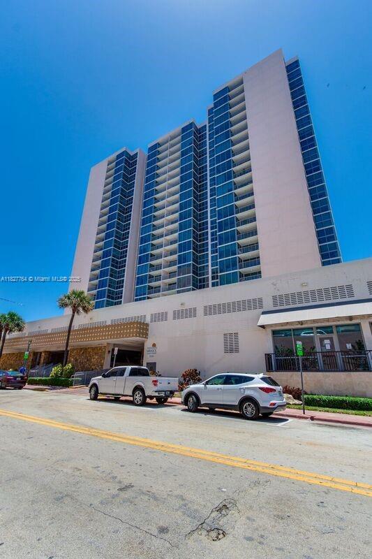 Building Photo - 2655 Collins Ave