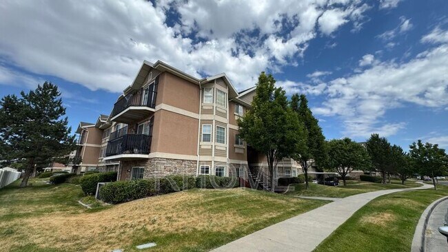 Building Photo - 1617 W Treille Ct