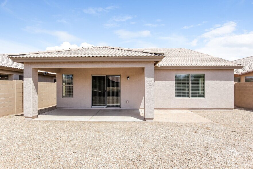 Building Photo - 2431 W Gaby Rd