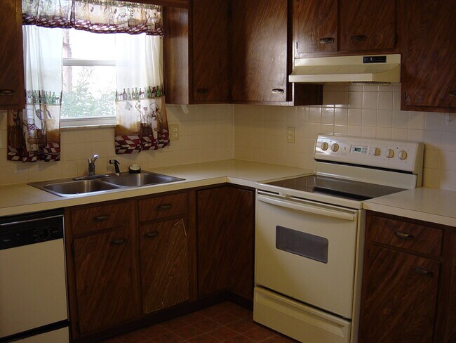 Building Photo - 1676 Hightower Dr