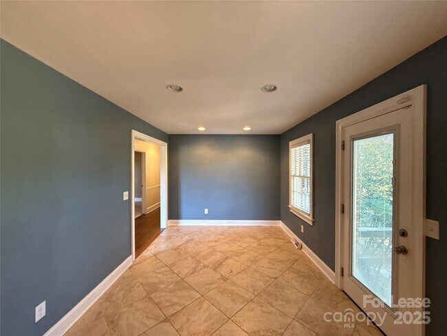 Building Photo - 2209 Stonewood Dr
