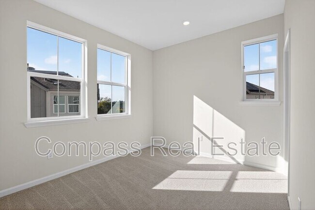 Building Photo - 3814 Norbridge Ave