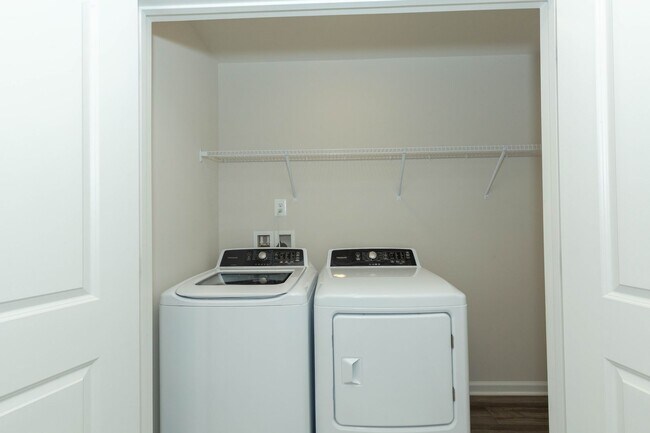 Building Photo - 3 Bed, 2 Full/2 Half Bath, Well Maintained Townhome in Inwood, WV