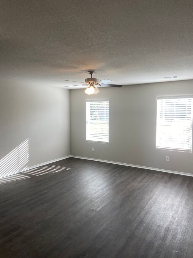 Building Photo - 2618 Grand Ln