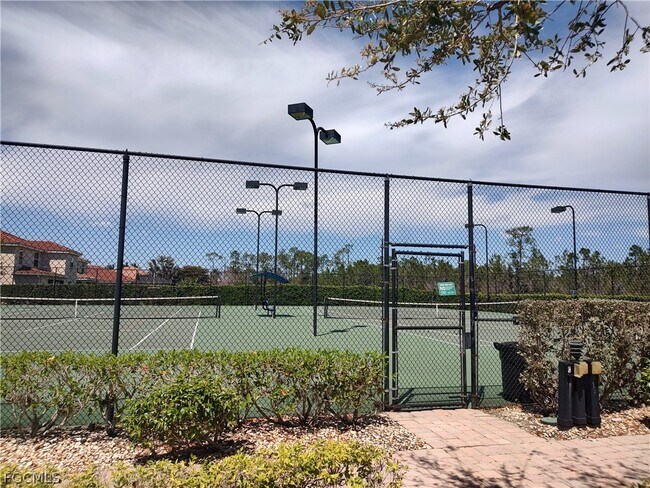 Building Photo - 2434 Laurentina Ln