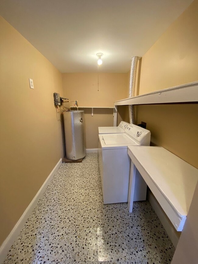 Building Photo - Black Mountain - Home Apartment, North Fork Rd, Utilities included