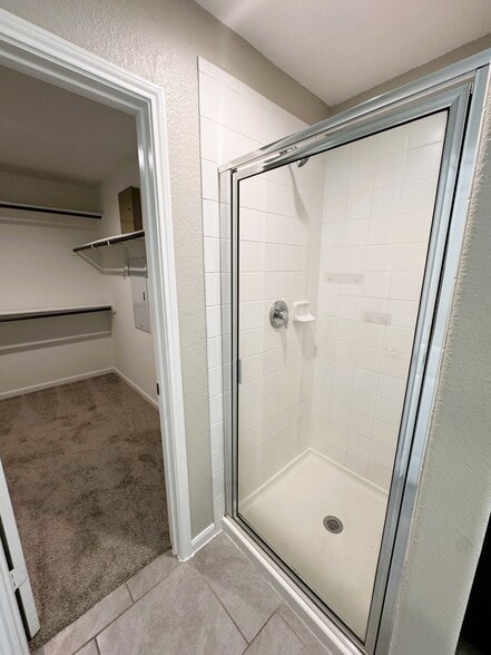 Building Photo - 615 Calm Ct