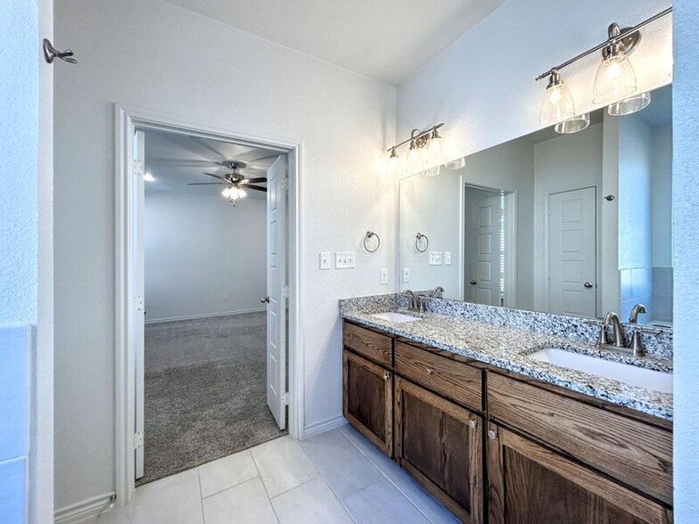 Building Photo - 866 Freedom Cir