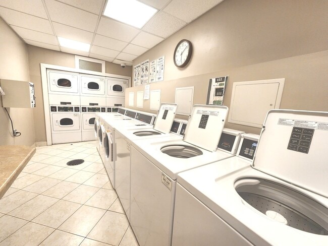 Building Photo - 9009 Golf Rd