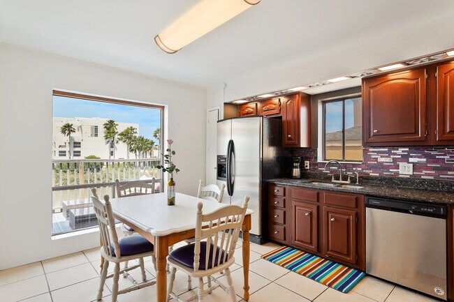 Building Photo - 208 W Saturn Ln