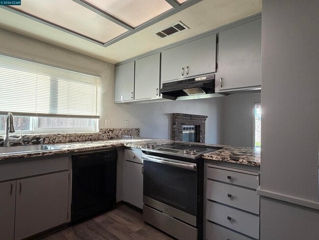 Building Photo - 2406 White Birch Dr