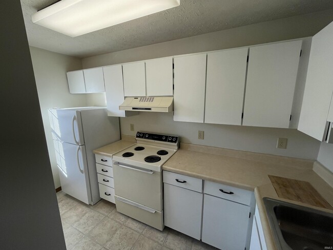 Building Photo - 2309 S Burberry Ln