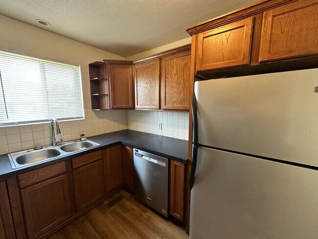 Building Photo - Versatile 3-bedroom, 1.5-bath Home Available in OKC!