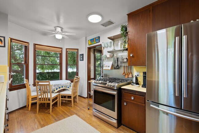Building Photo - 467 Irving Dr