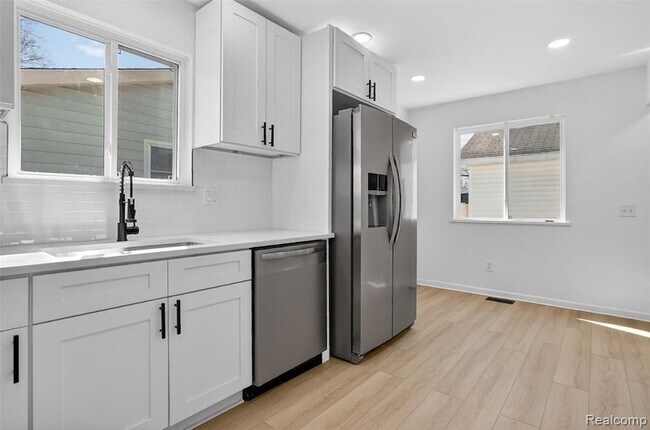 Building Photo - 4171 Mapleleaf Rd