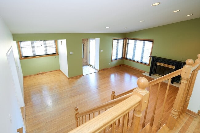 Building Photo - 8418 W Crain St