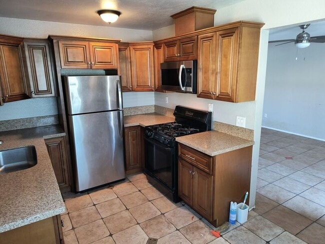 Building Photo - 777 Cypress Ave