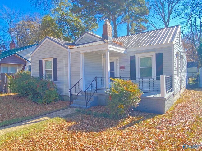 Building Photo - 2415 Bonita Dr SW