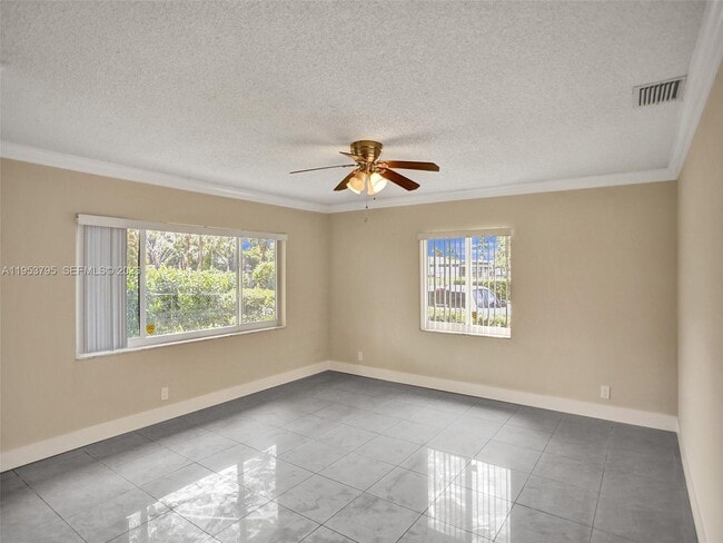 Building Photo - 920 SW 28th St