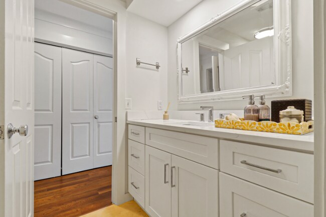 Building Photo - 7 Birkdale Ct
