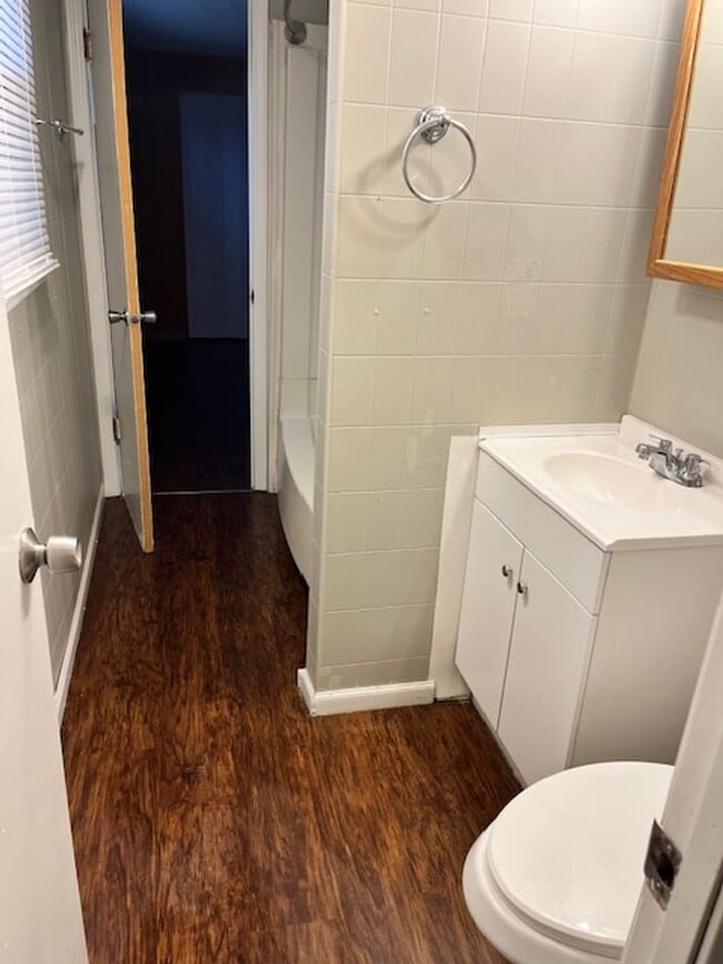 Building Photo - Adorable 3 Bedroom Home