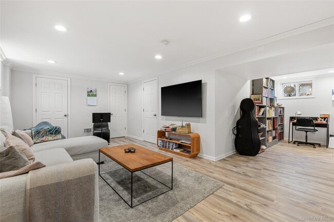 Building Photo - 350 Midland Ave