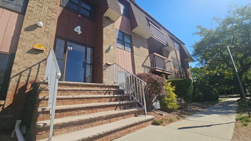 Primary Photo - 42 Powderhorn Ct