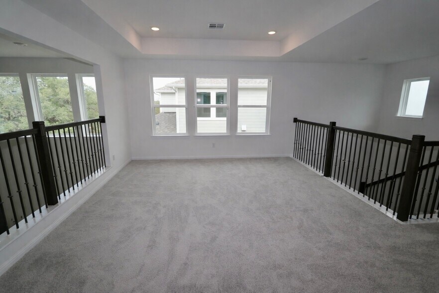 Large upstairs loft. - 517 Moonlit Stream Pass