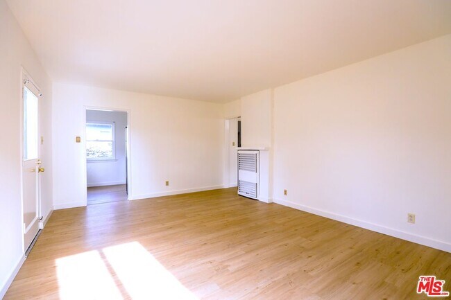 Building Photo - 1944 Cloverfield Blvd