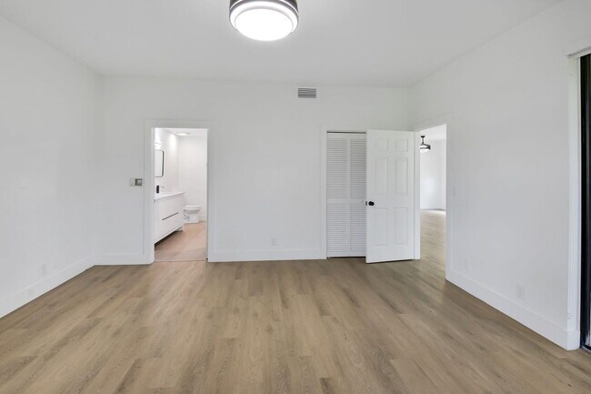 Building Photo - 7884 Seville Pl