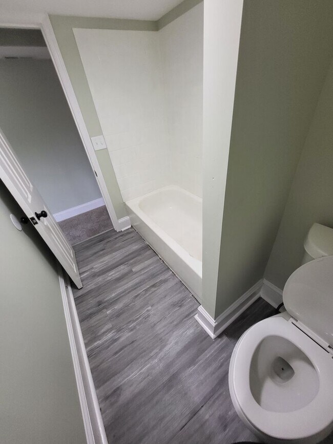 Building Photo - 2 Bed 1 Bath with a Bonus Room in Basement
