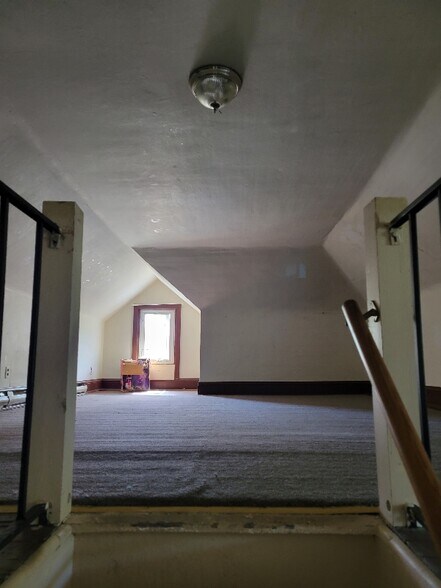 Building Photo - 912 Hancock Ave