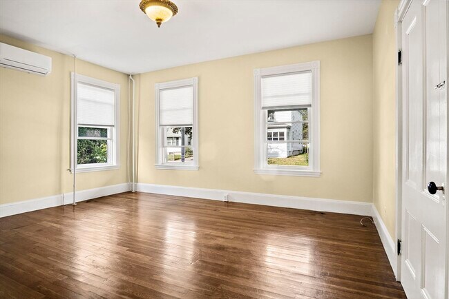 Building Photo - 263 Riverside Ave