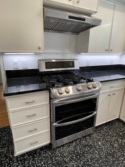 Building Photo - 3624 South Hills Ave