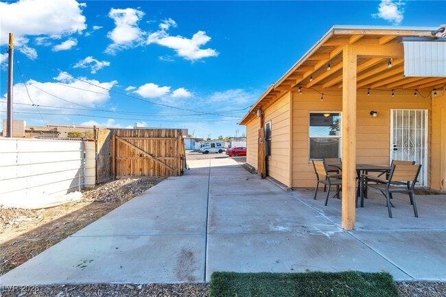 Building Photo - 235 Zinc St