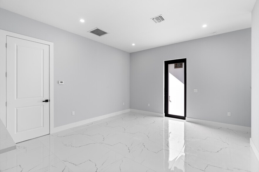 Building Photo - 3501 10th St SW