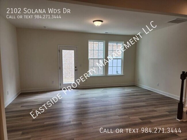 Building Photo - 2102 Solana Wds Dr