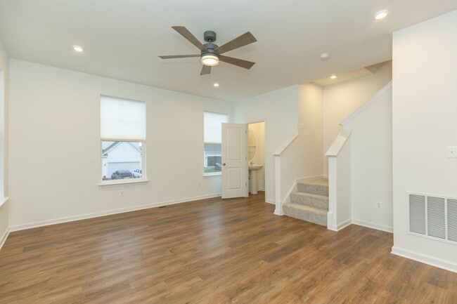 Building Photo - 3 Bed/3.5 Bath NEW Townhome in Charles Tow...