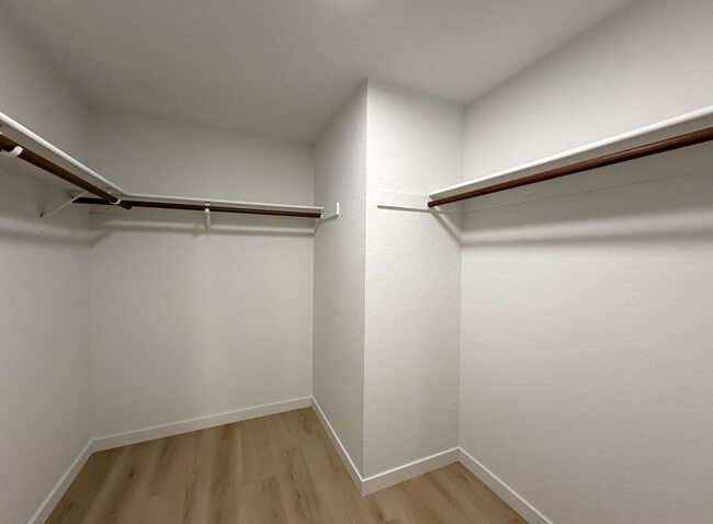 Building Photo - Newly Renovated 2BR/2BA First-Floor Condo ...