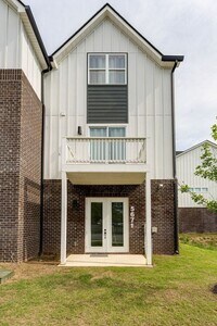 Building Photo - 5671 Sofias Cir