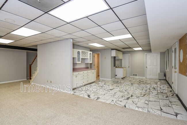 Building Photo - 330 Banyon Brook Point