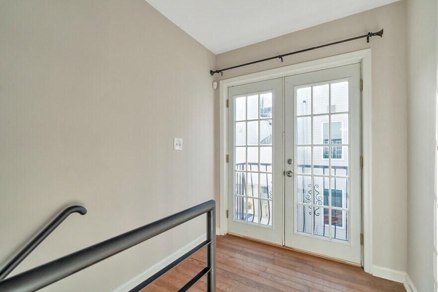 Building Photo - 1310 S Opal St