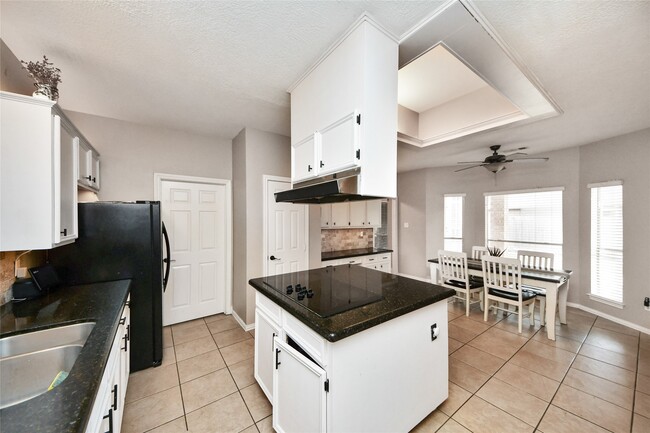 Building Photo - 12307 Lusterleaf Dr