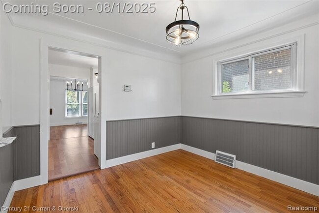Building Photo - 916 N Melborn St