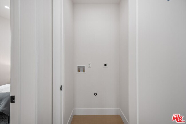 Building Photo - 3626 E 1st St