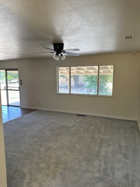 Building Photo - East Modesto Country Living, 3 Bedrooms 2 Bathrooms